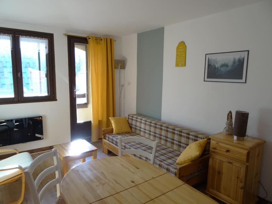 Appartement Au Coeur Du Village Avec Parking Prive Mijoux Kültér fotó